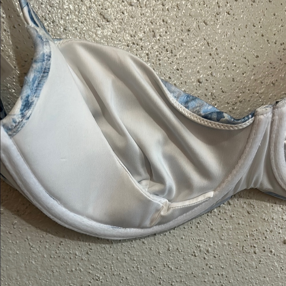 Victoria Secret Swimming Top Floral Blue and White 32DDD - Picture 8 of 11